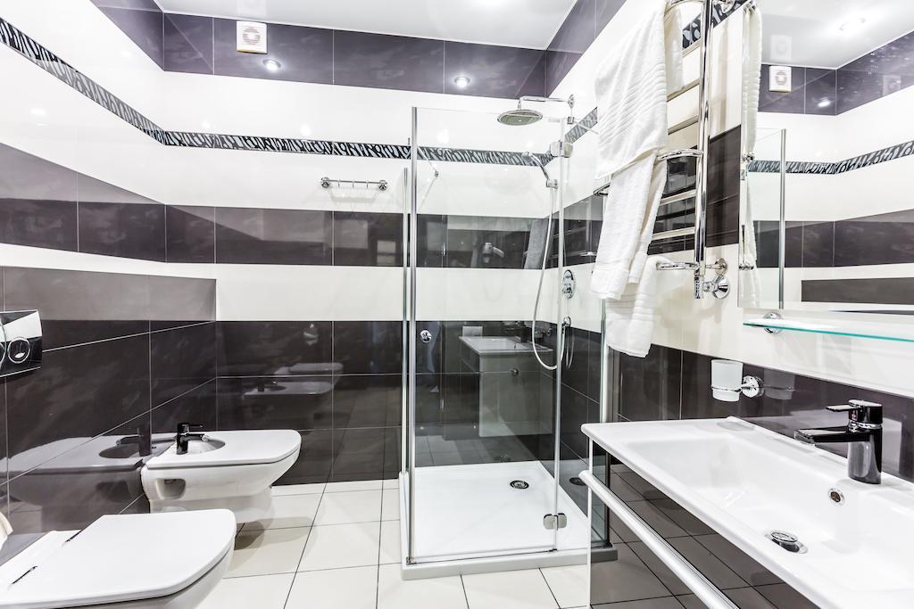 Hotel Premier Камянске Стая снимка